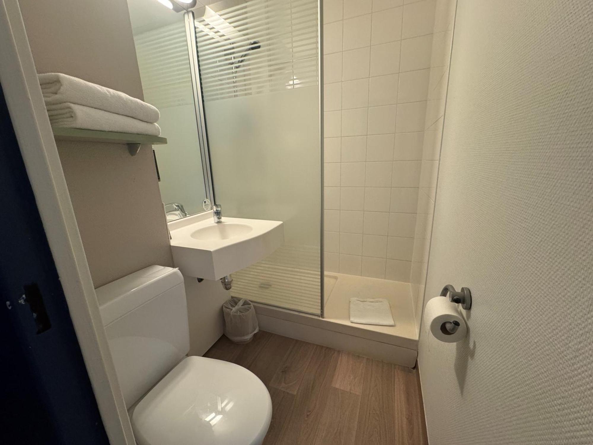 Ibis Budget Rouen Parc Des Expos Zenith Saint-Etienne-du-Rouvray Bagian luar foto